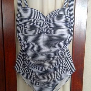 Nantuck Swim Suit Multi Fit Cup Size 6 Black and White